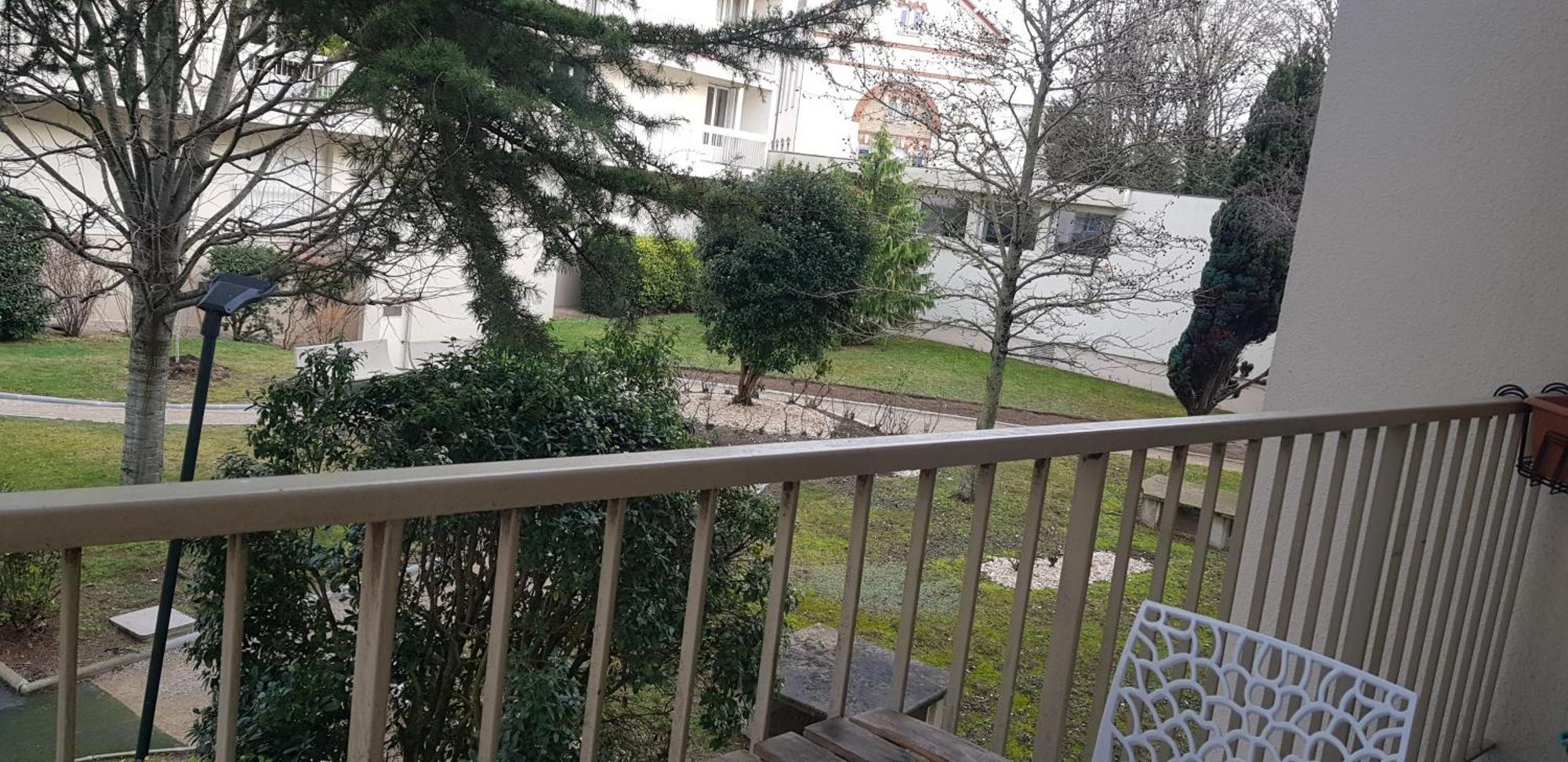 Cathedrale, Champagne Near, Park And Stores Close Reims Extérieur photo